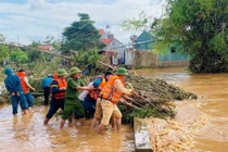 Thủ tướng chỉ đạo ứng phó khẩn cấp bão số 13 Kalmaegi và mưa lũ 