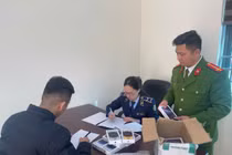 Bắt giữ lô điện thoại trị giá 200 triệu không có hóa đơn, chứng từ ở Sơn La