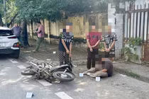 Nhóm thanh thiếu thiên cướp tài sản của xe ôm lúc rạng sáng