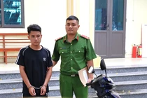 Bắt đối tượng ép các cháu học sinh vào lề đường để cướp tài sản ở Ninh Bình