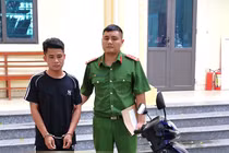 Bắt đối tượng ép các cháu học sinh vào lề đường để cướp tài sản ở Ninh Bình