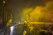 Nhanh chóng dập tắt đám cháy hàng nghìn m2 nhà xưởng ở Hà Nội