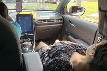 Nữ tài xế taxi và sản phụ được cảnh sát giao thông ứng cứu kịp thời