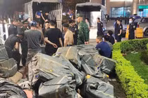 Thu giữ hơn 10 tấn thực phẩm đông lạnh nhập lậu ở Lào Cai