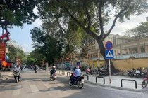 Rào chắn vỉa hè trả lại không gian cho người đi bộ ở phường Kim Liên, Hà Nội