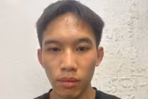 Bắt tài xế taxi cướp điện thoại của du khách ở Hà Nội 