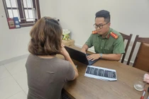 Đăng tin bịa đặt Bệnh viện Bạch Mai đối xử tệ với bác sĩ, người phụ nữ bị phạt