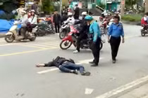 Triệu tập đối tượng đánh người đàn ông bất tỉnh giữa phố ở Hà Nội