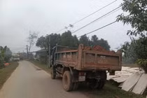 Xử phạt 2 trường hợp vận chuyển đất không che chắn, gây ô nhiễm môi trường