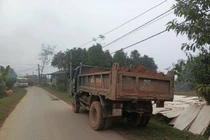 Xử phạt 2 trường hợp vận chuyển đất không che chắn, gây ô nhiễm môi trường