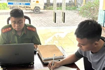 Người đàn ông cho vay lãi nặng, đánh bạc trực tuyến ở Ninh Bình