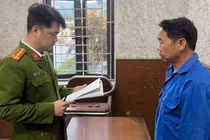 Không dừng xe đo nồng độ cồn, tài xế tông bị thương 2 CSGT ở Quảng Ninh 