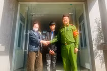 Giúp đỡ cháu bé bị lạc ở Hà Nội trở về với gia đình 