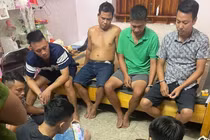Bắt quả tang 5 con bạc sát phạt nhau tại nhà riêng ở Phú Thọ