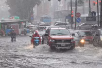 Chuyên gia cảnh báo mưa lớn tại nhiều tỉnh, thành do bão số 10 Bualoi