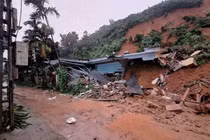 Sạt lở đất vùi lấp nhà, một nam sinh ở Yên Bái tử vong 