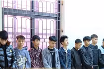 Hai nhóm thanh thiếu niên đuổi đánh nhau trên đường, đập phá tài sản