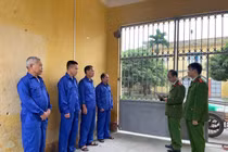 Bắt 4 chủ hộ kinh doanh nhựa tái chế, sản phẩm chì ở Hưng Yên vì trốn thuế