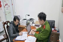 Vận động đối tượng truy nã về tội giết người ra đầu thú ở Hà Nội