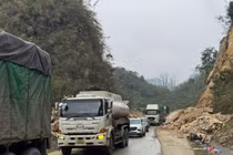 Thông tuyến Quốc lộ 6 đoạn qua xã Mai Châu trong vụ sạt lở 3 người chết