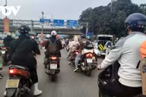 Người dân trở lại Thủ đô sớm để tránh ùn tắc