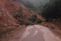  Sạt lở gây tắc đường trên Quốc lộ 279D từ Sơn La đi Lai Châu