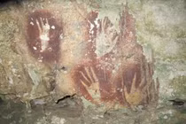 Phát hiện tranh hang động cổ nhất thế giới ở Indonesia