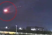 Xôn xao vật thể nghi UFO nổ tung trên bầu trời