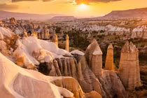 Bí ẩn hàng ngàn ống khói cổ tích đẹp siêu thực ở Thổ Nhĩ Kỳ