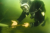 4 báu vật thời Trung cổ lộ diện dưới đáy hồ nước