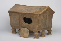 Bình đựng tro cốt 2.600 năm hình ngôi nhà khiến giới khoa học sửng sốt