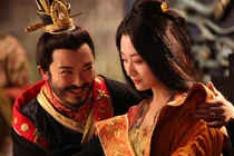 Hoàng đế 'săn' mỹ nhân khắp nơi, quả phụ cũng không tha