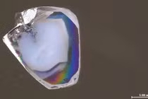 Hai viên kim cương lạ ở Nam Phi hé lộ điều chưa từng biết