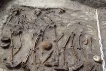 Phát hiện mộ tập thể của 18 lính Đức quốc xã ở Ba Lan