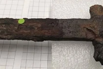 Dòng chữ bí ẩn trên thanh kiếm quý tộc thời Phục Hưng