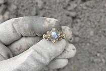 Làm công trình thoát nước, công nhân phát hiện báu vật thời Trung cổ