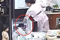 Truy tìm người phụ nữ liên quan đến vụ cặp song sinh bị bạo hành