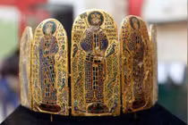 Lộ vương miện 1.000 tuổi chứa thông điệp bí ẩn nhất lịch sử 