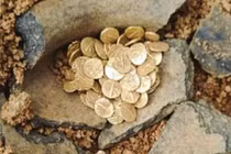 Hũ vàng quý 600 tuổi được phát hiện trong đền thờ Ấn Độ cổ