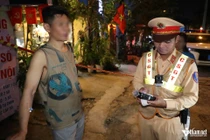 Tài xế vi phạm nồng độ cồn trong lúc tay đang cắm kim truyền dịch 