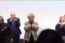 Nữ giáo viên 90 tuổi lập kỷ lục Guinness thế giới về thời gian giảng dạy