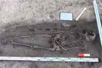 Khai quật mộ cổ 1.000 tuổi ở Ba Lan, lộ bí ẩn khó ngờ