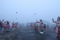 Độc đáo hội xuân của người Mông ẩn hiện giữa tầng mây