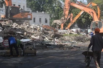 Cận cảnh phá dỡ công trình phía Đông hồ Hoàn Kiếm