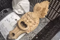 Chiếc đèn dầu 1.900 tuổi tiết lộ bí ẩn thế giới bên kia