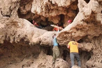 Khám phá bí mật dòng chữ cổ khó hiểu trong hang động Israel