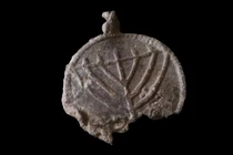 Bí ẩn mặt dây chuyền 1.300 năm tuổi vừa lộ diện Jerusalem