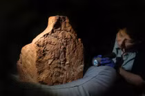 Mở mộ cổ Ai Cập, chuyên gia 'đứng hình' phát hiện thứ khó tin