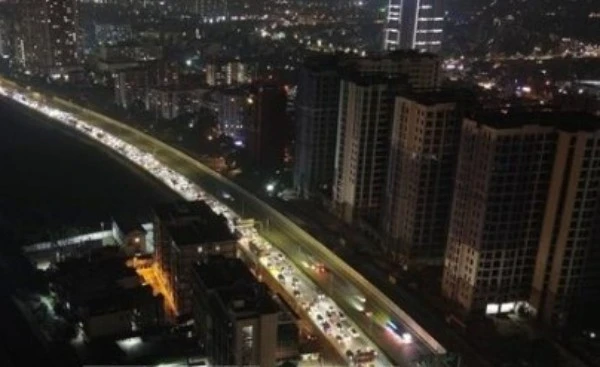 Người dân trở lại Hà Nội sớm, cao tốc Pháp Vân - Cầu Giẽ ùn tắc kéo dài 