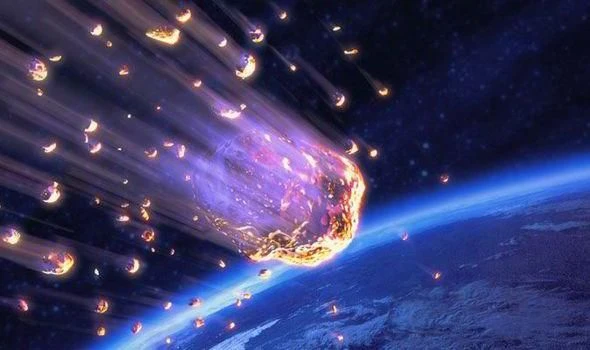 Thiên thạch rơi, 2 đạo quân đang đánh nhau chạy tán loạn